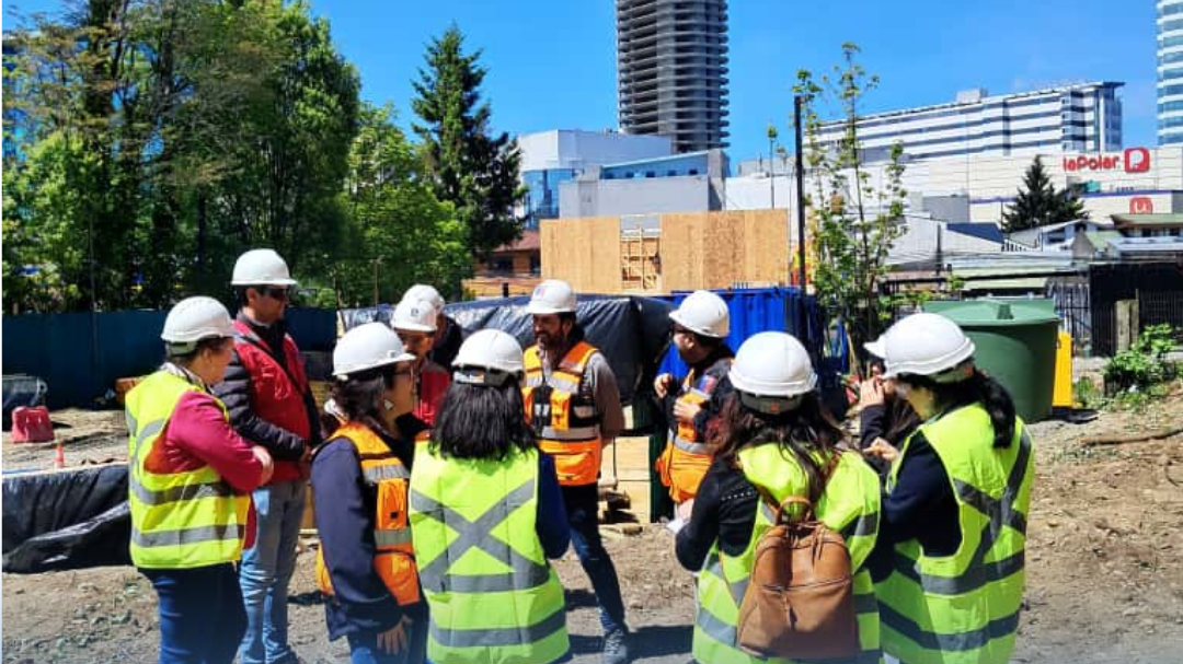 Visita oficial al sitio de construcción de la nueva Biblioteca Regional de Los Lagos.