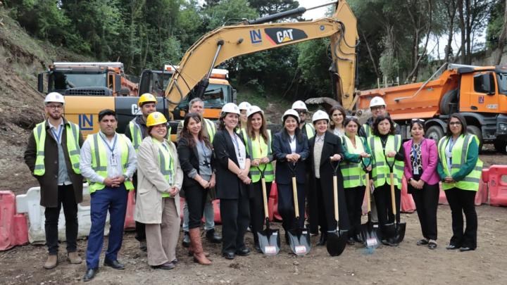 Acto simbólico de colocación de la primera piedra de la futura Biblioteca Regional de Los Lagos.