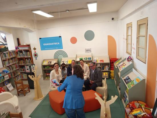 Visita de autoridades regionales a la Biblioteca Regional de Los Lagos.