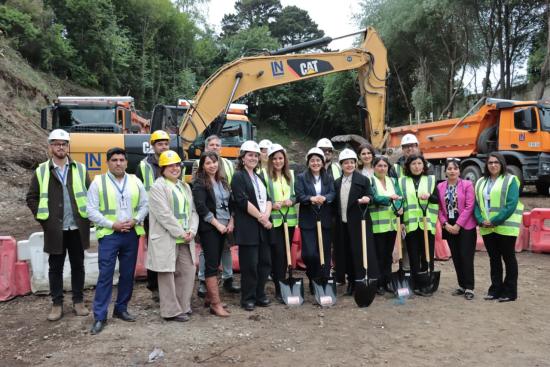 Acto simbólico de colocación de la primera piedra de la futura Biblioteca Regional de Los Lagos.